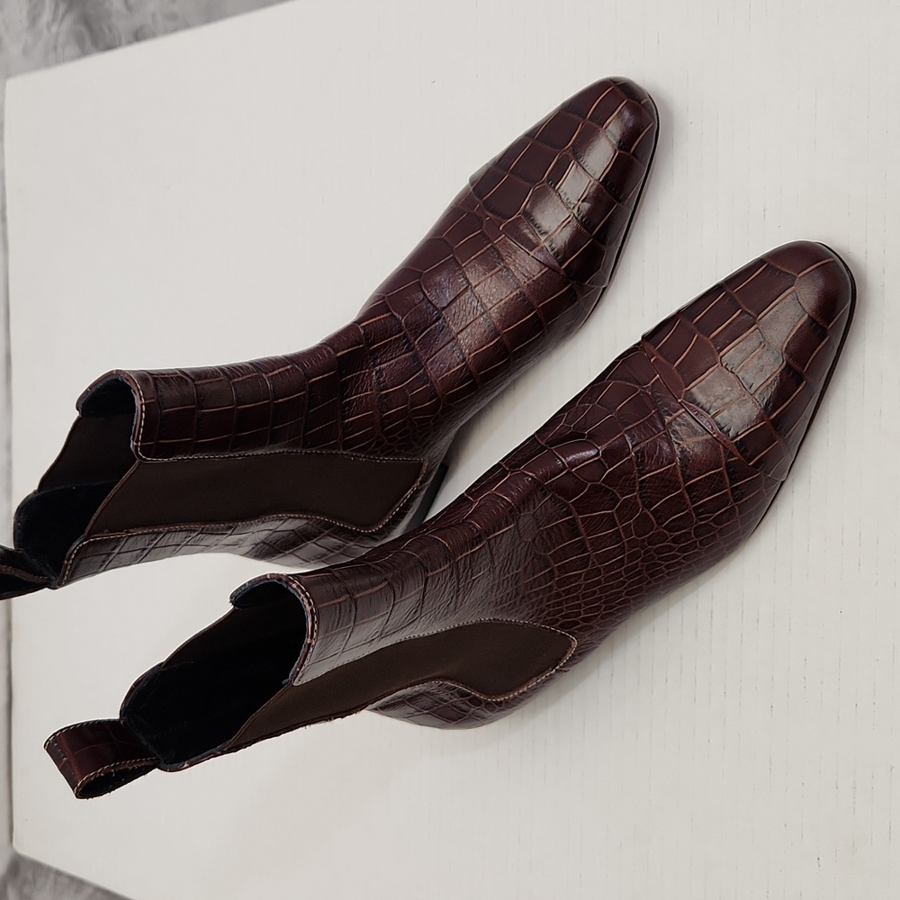 Chic Crocodile-Embossed Ankle Boots in Brown - Picture 2 of 8